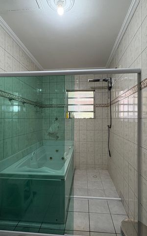 Casa para alugar com 220m², 4 quartos e 5 vagas