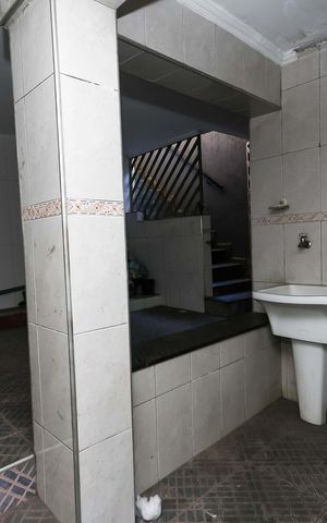 Casa à venda com 299m², 3 quartos e 5 vagas Casa à venda com 299m², 3 quartos e 5 vagasÁrea de Serviço 2