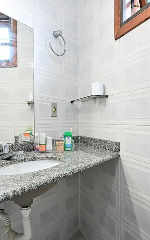 Casa à venda com 200m², 3 quartos e 3 vagasBanheiro Suíte 