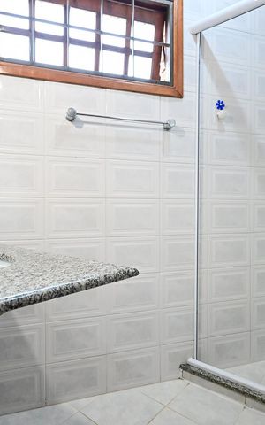 Casa à venda com 200m², 3 quartos e 3 vagasBanheiro Suíte 
