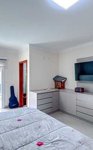 Casa à venda com 213m², 4 quartos e 4 vagasQuarto 4 - Suíte