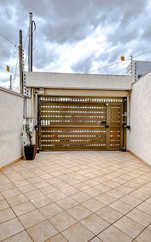 Casa à venda com 213m², 4 quartos e 4 vagasGaragem