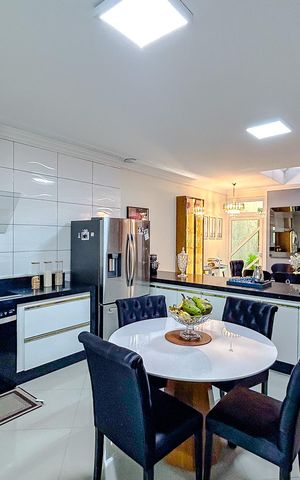 Casa à venda com 213m², 4 quartos e 4 vagasCozinha