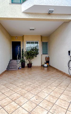 Casa à venda com 213m², 4 quartos e 4 vagasGaragem