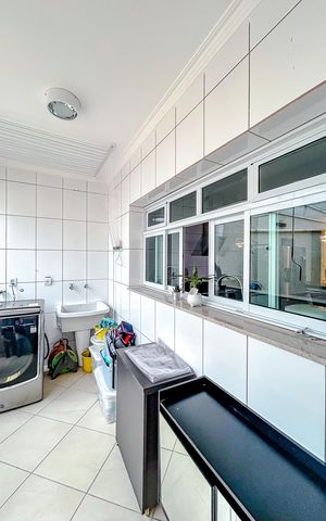 Casa à venda com 213m², 4 quartos e 4 vagasÁrea de Serviço