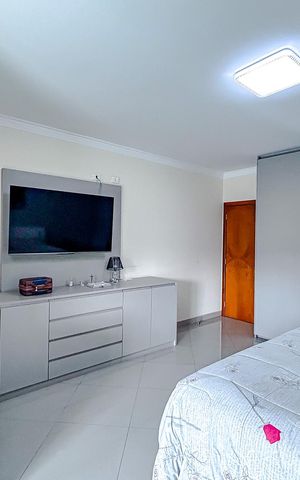 Casa à venda com 213m², 4 quartos e 4 vagasQuarto 4 - Suíte