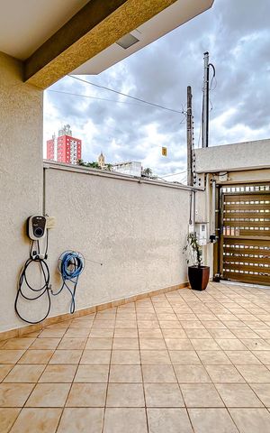 Casa à venda com 213m², 4 quartos e 4 vagasGaragem