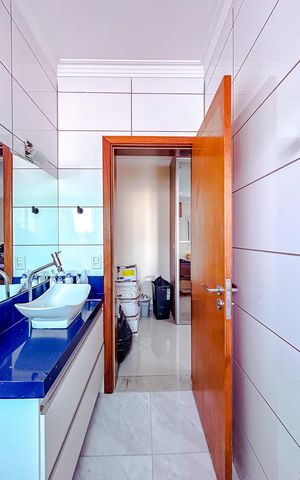 Casa à venda com 213m², 4 quartos e 4 vagasBanheiro da Suíte 1