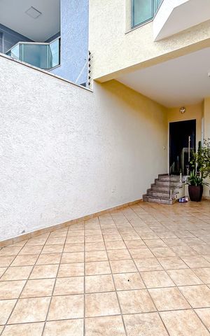 Casa à venda com 213m², 4 quartos e 4 vagasGaragem