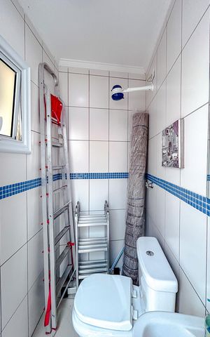 Casa à venda com 213m², 4 quartos e 4 vagasBanheiro de serviço