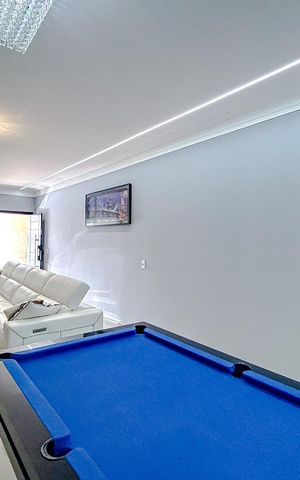 Casa à venda com 213m², 4 quartos e 4 vagasSala