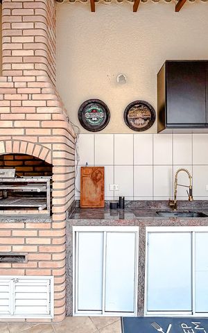 Casa à venda com 213m², 4 quartos e 4 vagasChurrasqueira