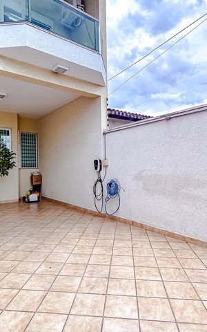 Casa à venda com 213m², 4 quartos e 4 vagasGaragem