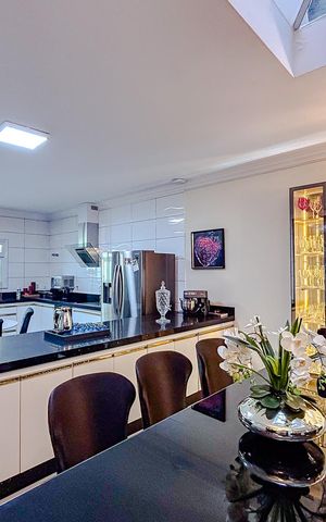 Casa à venda com 213m², 4 quartos e 4 vagasCozinha