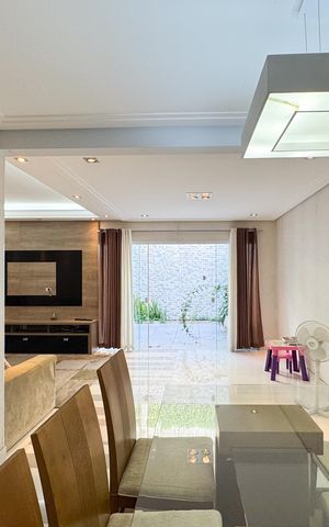 Casa de condomínio à venda com 232m², 3 quartos e 4 vagas Casa de condomínio à venda com 232m², 3 quartos e 4 vagasSala de Jantar