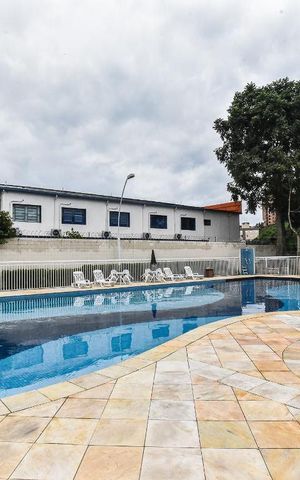 Casa de condomínio à venda com 232m², 3 quartos e 4 vagas Casa de condomínio à venda com 232m², 3 quartos e 4 vagasÁrea comum - Piscina