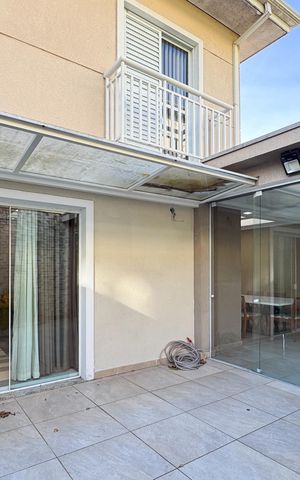 Casa de condomínio à venda com 232m², 3 quartos e 4 vagas Casa de condomínio à venda com 232m², 3 quartos e 4 vagasQuintal