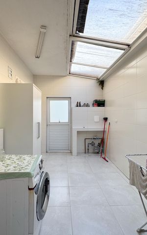 Casa de condomínio à venda com 232m², 3 quartos e 4 vagas Casa de condomínio à venda com 232m², 3 quartos e 4 vagasÁrea de Serviço
