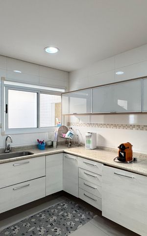 Casa de condomínio à venda com 232m², 3 quartos e 4 vagas Casa de condomínio à venda com 232m², 3 quartos e 4 vagasCozinha