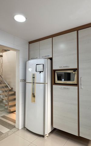Casa de condomínio à venda com 232m², 3 quartos e 4 vagas Casa de condomínio à venda com 232m², 3 quartos e 4 vagasCozinha