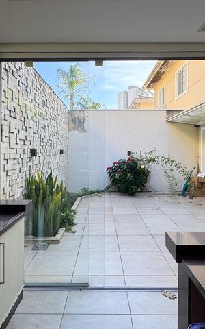 Casa de condomínio à venda com 232m², 3 quartos e 4 vagas Casa de condomínio à venda com 232m², 3 quartos e 4 vagasÁrea gourmet