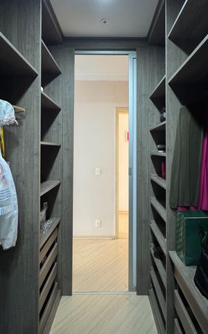 Casa de condomínio à venda com 232m², 3 quartos e 4 vagas Casa de condomínio à venda com 232m², 3 quartos e 4 vagasCloset - Suíte 2