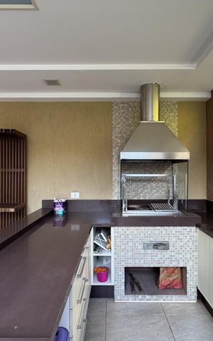 Casa de condomínio à venda com 232m², 3 quartos e 4 vagas Casa de condomínio à venda com 232m², 3 quartos e 4 vagasÁrea gourmet