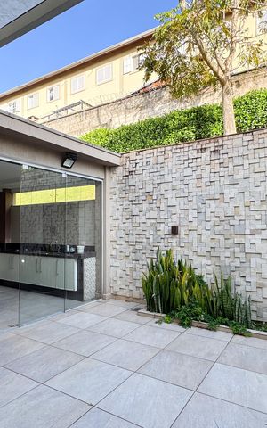 Casa de condomínio à venda com 232m², 3 quartos e 4 vagas Casa de condomínio à venda com 232m², 3 quartos e 4 vagasQuintal