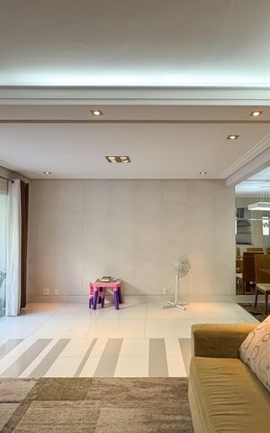 Casa de condomínio à venda com 232m², 3 quartos e 4 vagas Casa de condomínio à venda com 232m², 3 quartos e 4 vagasSala
