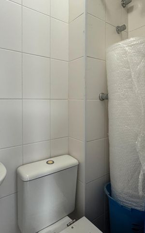 Casa de condomínio à venda com 232m², 3 quartos e 4 vagas Casa de condomínio à venda com 232m², 3 quartos e 4 vagasBanheiro de serviço