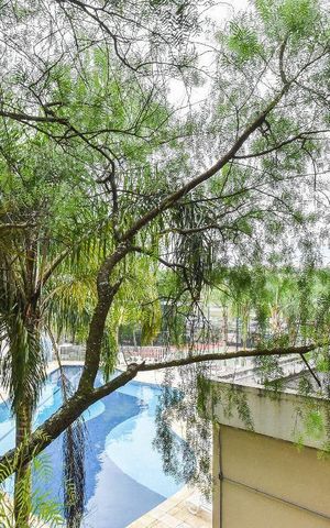Casa de condomínio à venda com 232m², 3 quartos e 4 vagas Casa de condomínio à venda com 232m², 3 quartos e 4 vagasÁrea comum - Piscina