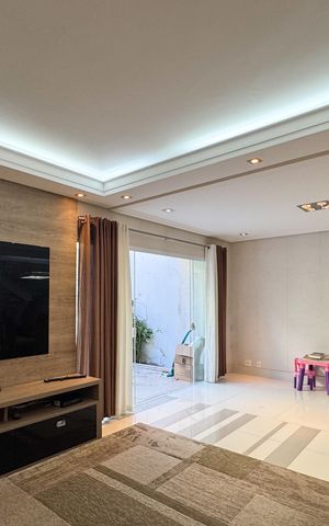 Casa de condomínio à venda com 232m², 3 quartos e 4 vagas Casa de condomínio à venda com 232m², 3 quartos e 4 vagasSala