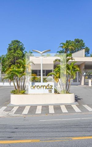 Casa de condomínio à venda com 232m², 3 quartos e 4 vagas Casa de condomínio à venda com 232m², 3 quartos e 4 vagasFachada