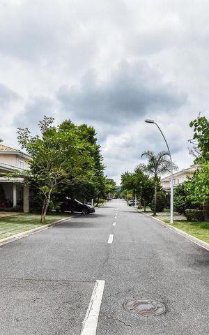 Casa de condomínio à venda com 232m², 3 quartos e 4 vagas Casa de condomínio à venda com 232m², 3 quartos e 4 vagasÁrea comum