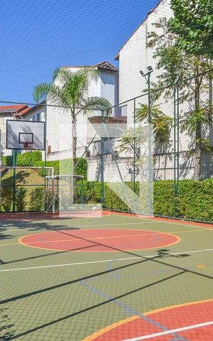 Casa de condomínio à venda com 232m², 3 quartos e 4 vagas Casa de condomínio à venda com 232m², 3 quartos e 4 vagasÁrea comum - Quadra