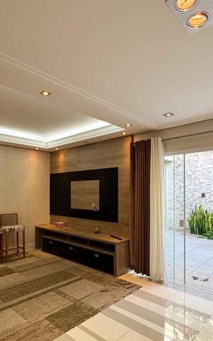 Casa de condomínio à venda com 232m², 3 quartos e 4 vagas Casa de condomínio à venda com 232m², 3 quartos e 4 vagasSala