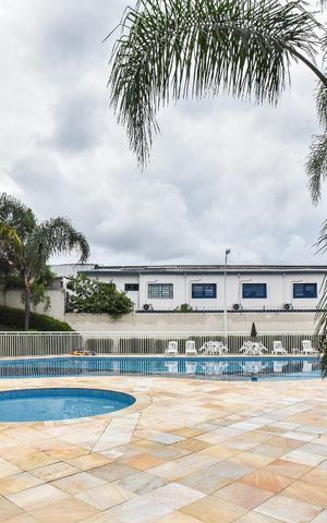 Casa de condomínio à venda com 232m², 3 quartos e 4 vagas Casa de condomínio à venda com 232m², 3 quartos e 4 vagasÁrea comum - Piscina