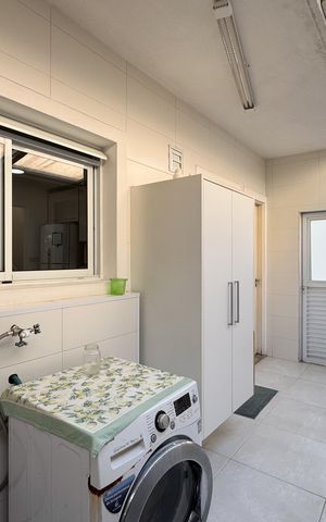 Casa de condomínio à venda com 232m², 3 quartos e 4 vagas Casa de condomínio à venda com 232m², 3 quartos e 4 vagasÁrea de Serviço