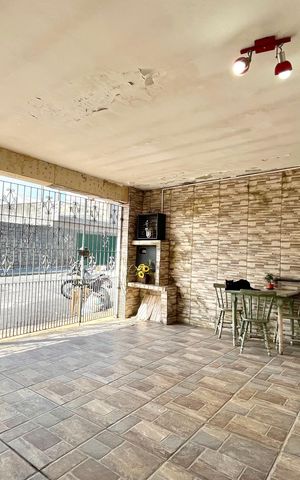 Casa à venda com 120m², 3 quartos e 2 vagasGaragem