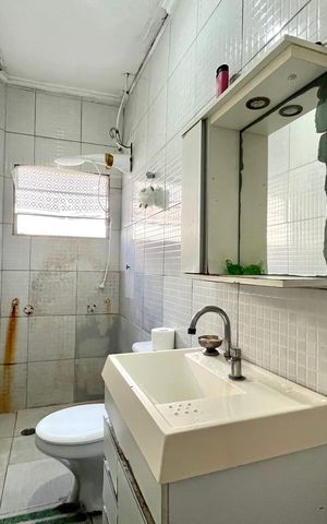 Casa à venda com 120m², 3 quartos e 2 vagasBanheiro