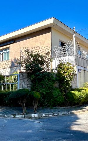 Casa à venda com 354m², 4 quartos e 5 vagas Casa à venda com 354m², 4 quartos e 5 vagasFachada do imóvel