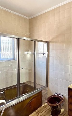 Casa à venda com 354m², 4 quartos e 5 vagas Casa à venda com 354m², 4 quartos e 5 vagasBanheiro 4