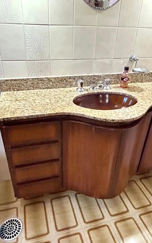 Casa à venda com 354m², 4 quartos e 5 vagas Casa à venda com 354m², 4 quartos e 5 vagasBanheiro 4