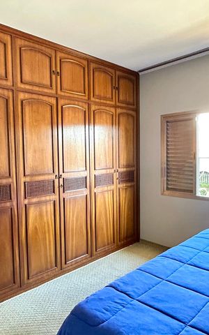 Casa à venda com 354m², 4 quartos e 5 vagas Casa à venda com 354m², 4 quartos e 5 vagasQuarto 4