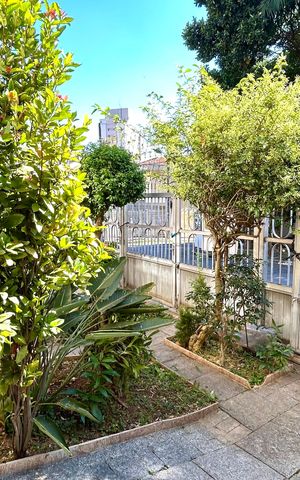 Casa à venda com 354m², 4 quartos e 5 vagas Casa à venda com 354m², 4 quartos e 5 vagasGaragem