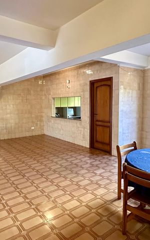 Casa à venda com 354m², 4 quartos e 5 vagas Casa à venda com 354m², 4 quartos e 5 vagasGaragem
