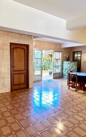 Casa à venda com 354m², 4 quartos e 5 vagas Casa à venda com 354m², 4 quartos e 5 vagasGaragem