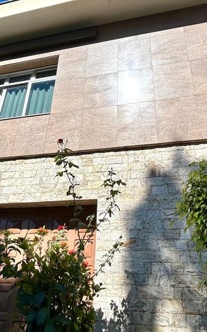 Casa à venda com 354m², 4 quartos e 5 vagas Casa à venda com 354m², 4 quartos e 5 vagasGaragem