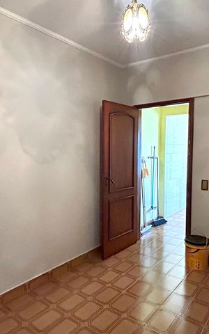 Casa à venda com 354m², 4 quartos e 5 vagas Casa à venda com 354m², 4 quartos e 5 vagasQuarto 1