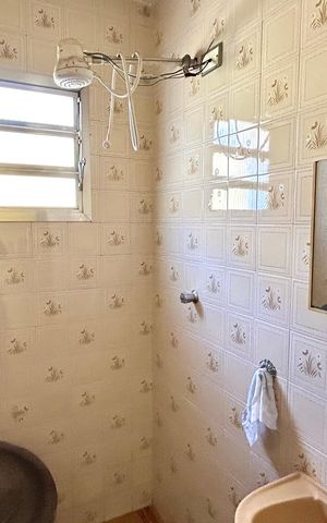 Casa à venda com 354m², 4 quartos e 5 vagas Casa à venda com 354m², 4 quartos e 5 vagasBanheiro 1